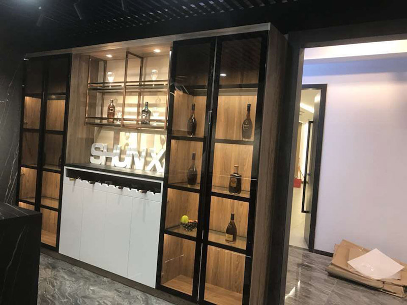 順馨專業(yè)定制酒柜